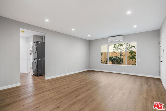 Building Photo - 4023 Lincoln Ave
