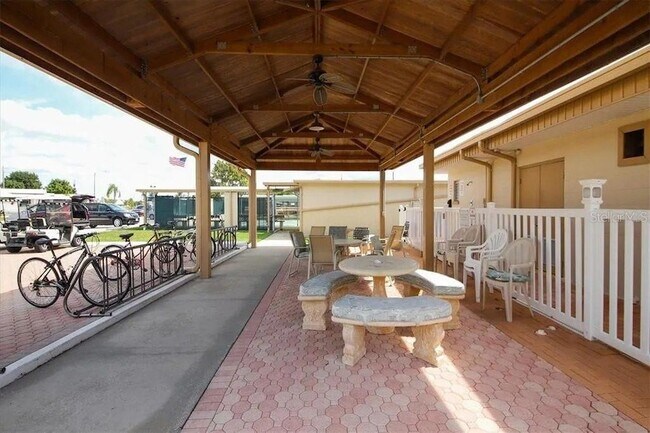 Building Photo - 4108 10th St Ct E