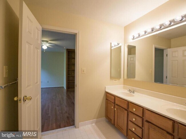 Building Photo - 13909 Willow Tree Dr
