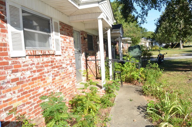 Building Photo - 134 White Oak Dr