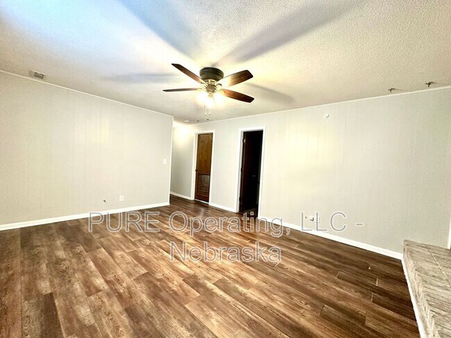 Building Photo - 20215 Pinkney St