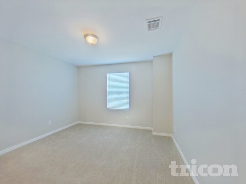 Building Photo - 15684 Del Norte Dr