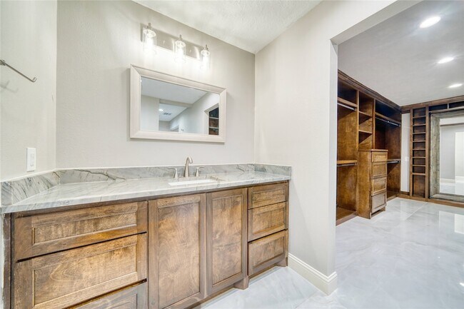 Building Photo - 4406 Mallard Dr
