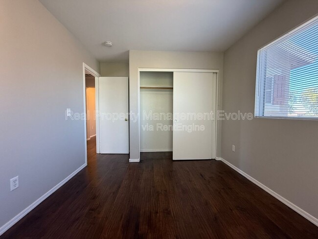 Building Photo - 7238 S 42nd Ln