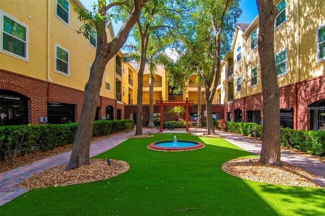 Building Photo - 2010 E Palm Ave