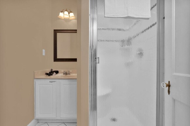 Building Photo - 1713 Fort Bragg Rd