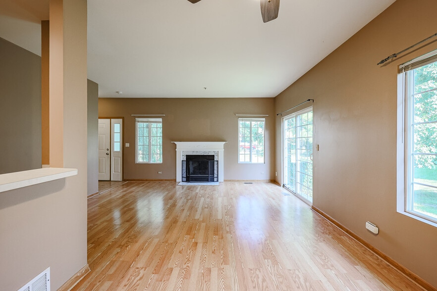 Building Photo - 607 Fox Ridge Dr