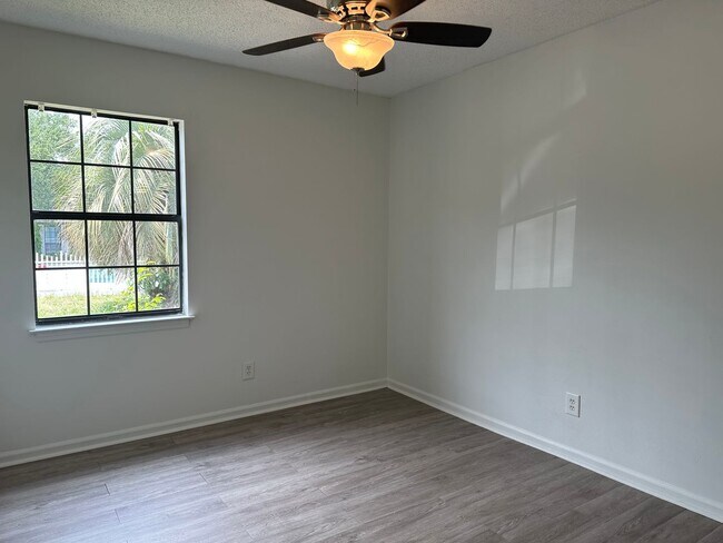 Building Photo - 258 Garden Cir