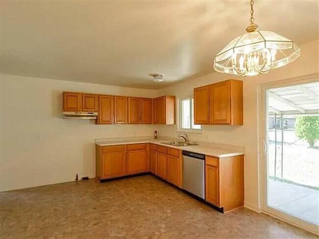 Building Photo - Charming 3 Bed, 1 Bath