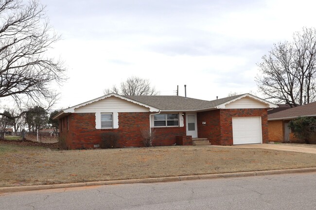 Building Photo - Updated 3 bedroom 1.5 bath