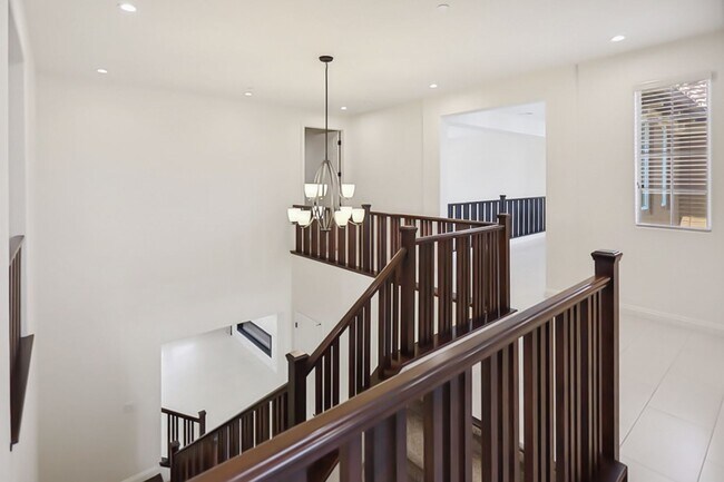 Building Photo - Stunning 5 Bed, 4 Full Baths And 2 Half Ba...