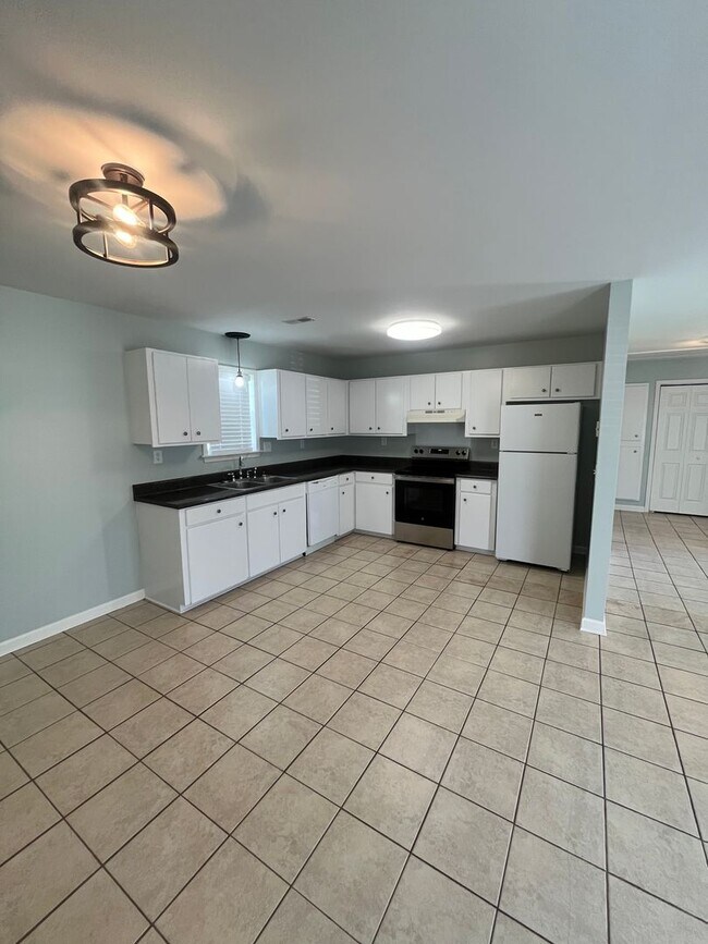 Building Photo - 3941 Greenpond Rd