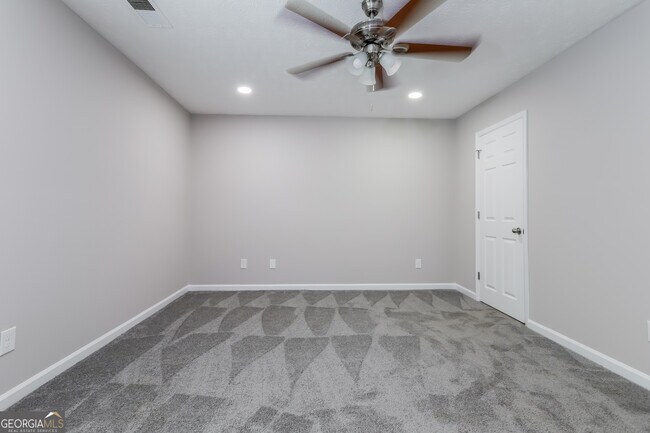 Building Photo - 2921 Sunset Ct