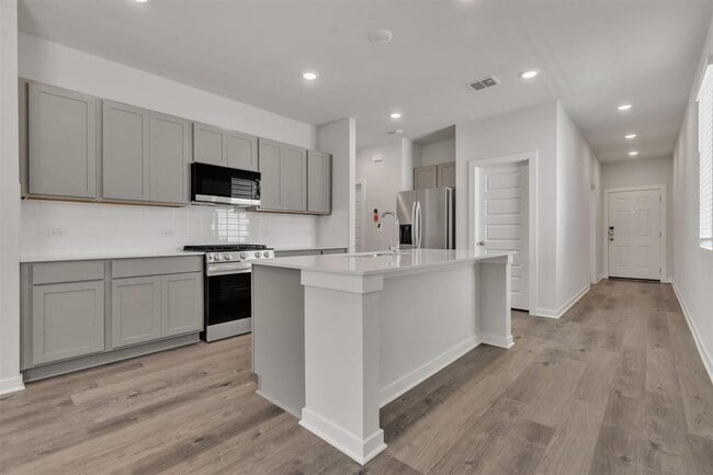 Building Photo - 228 Bendecido Loop