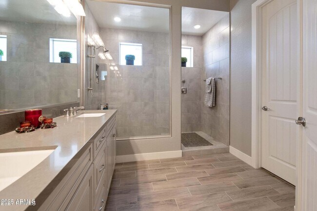 Building Photo - 3862 E Bart St