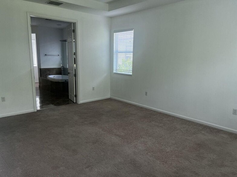 Building Photo - 9555 Phipps Ln