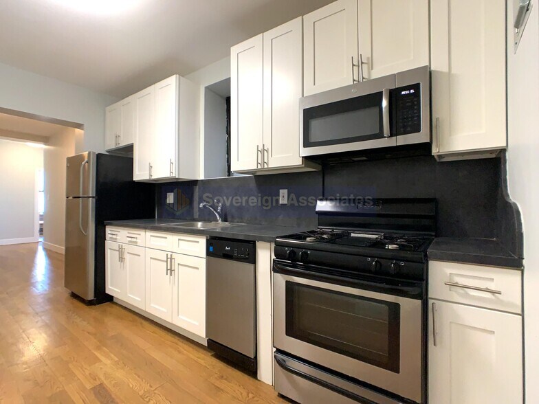 Building Photo - 12 Pinehurst Ave