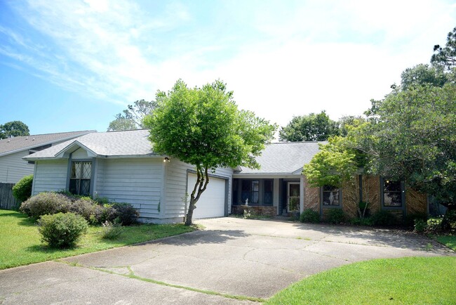 Building Photo - 3 Bedroom in Bluewater Bay!