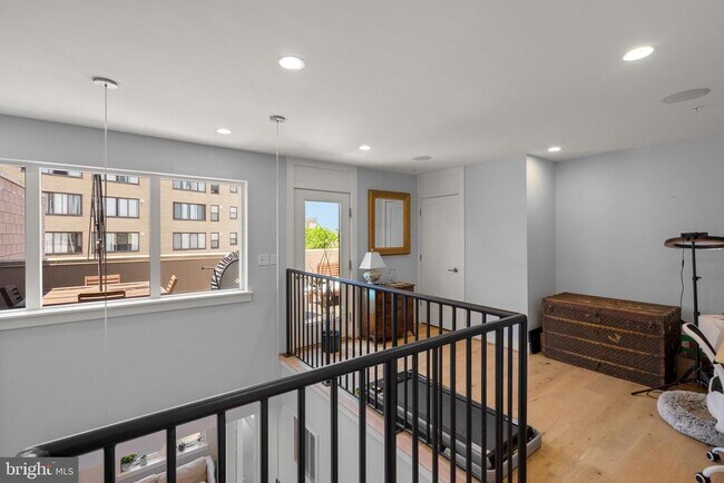 Building Photo - 3035 15th St NW