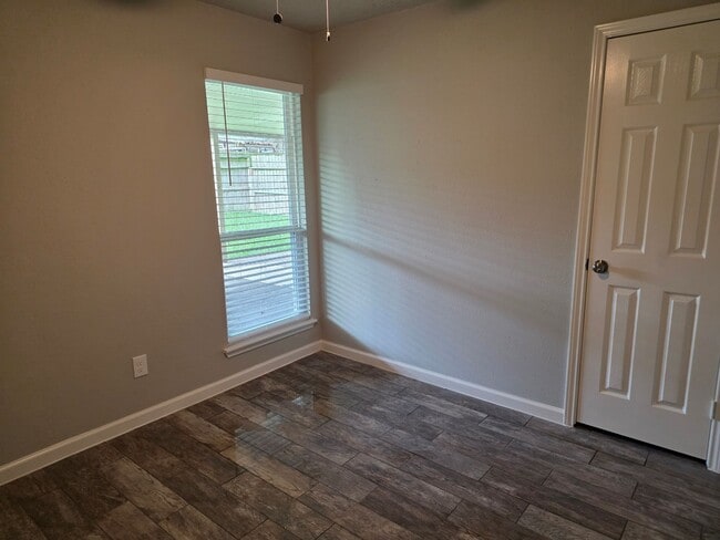 Building Photo - 5618 Stone Creek Dr