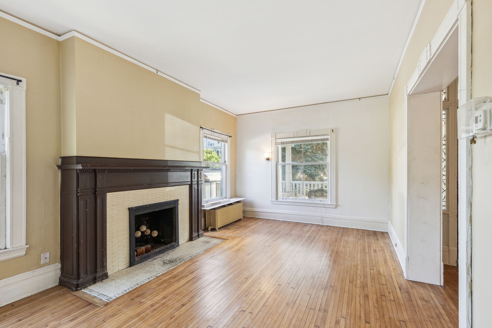 Dinning room. - 2400 Pleasant Avenue South