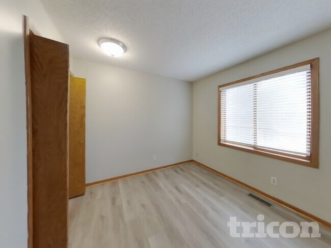 Building Photo - 4350 Thornhill Ln