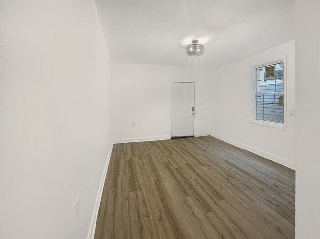 Building Photo - 2423 Magnolia St