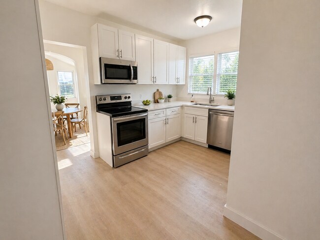 Building Photo - 211 N Vendome St