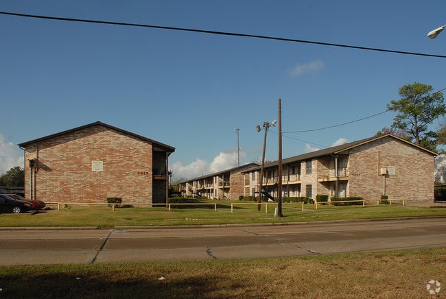 Building Photo - 4245-4265 Crow Rd