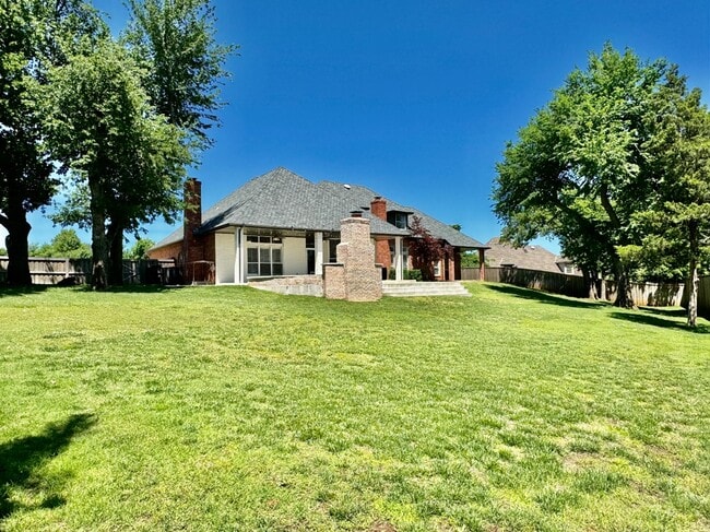 Building Photo - 2600 Sweetbriar Ct