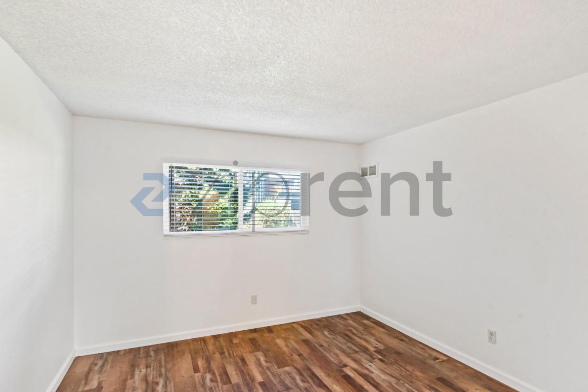 Building Photo - 3865 Almond Ave