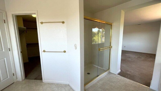 Building Photo - Martinez Beautiful 4 bedroom 3 bath home! ...