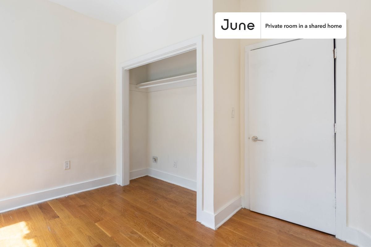 Building Photo - Room in Shared 2 bed/1 bath home