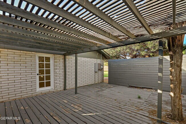 Building Photo - 4828 Ballerina Dr