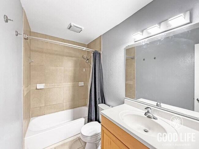 Building Photo - Charming 2BR / 1.5BA condo with 2-Car Garage in Imperial Beach