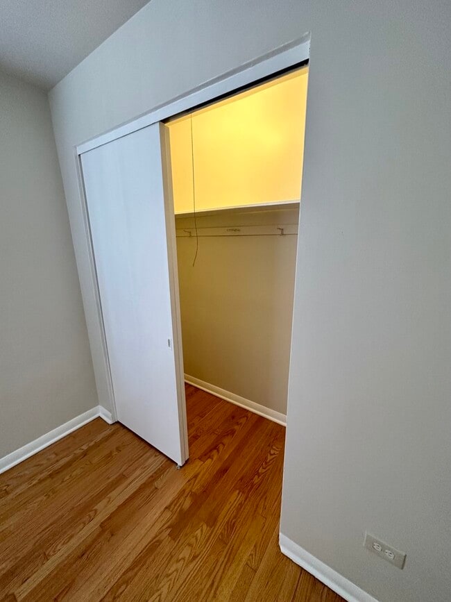 Building Photo - 5640 N Talman Ave