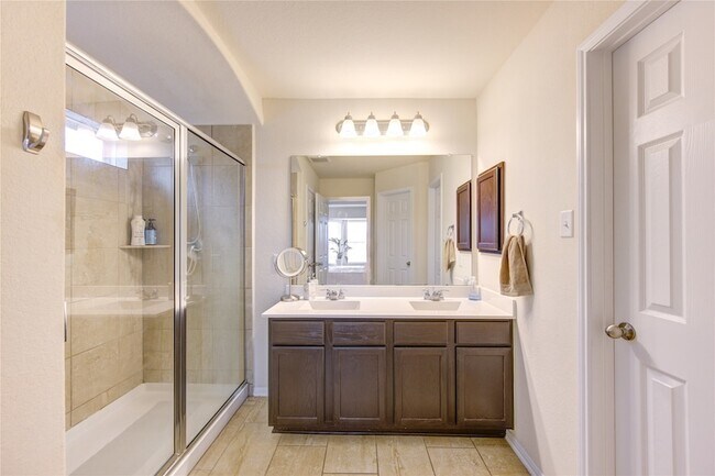 Building Photo - 3330 Madison Elm St