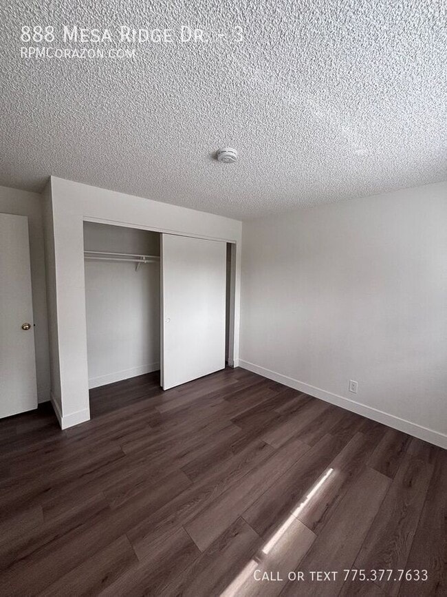 Building Photo - 888 Mesa Ridge Dr