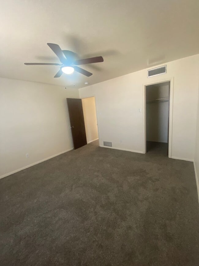 Building Photo - los-2940