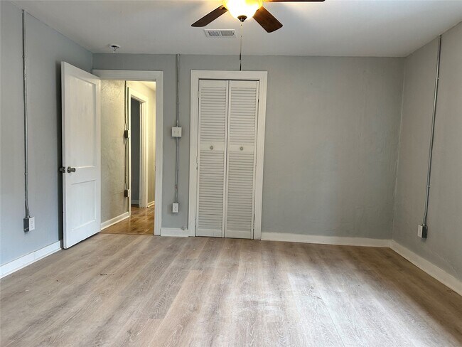 Building Photo - 912 W Cleveland St