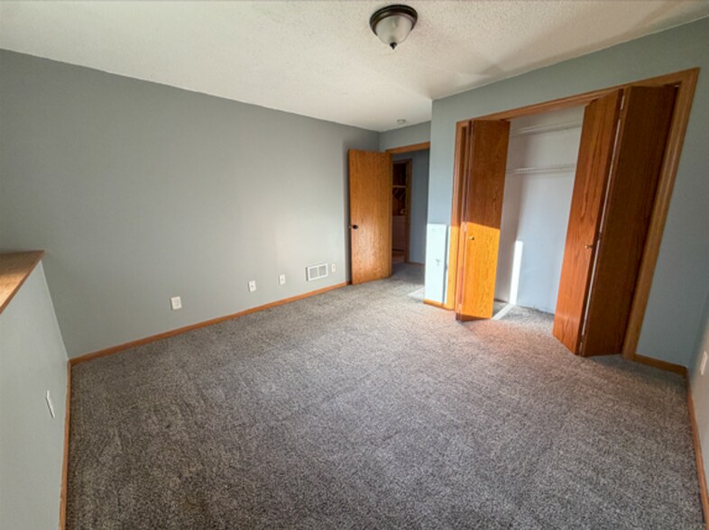 Building Photo - 4220 Polaris Ln N
