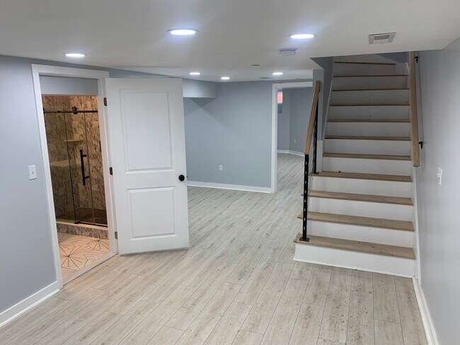 Building Photo - 32 Cameron Ave