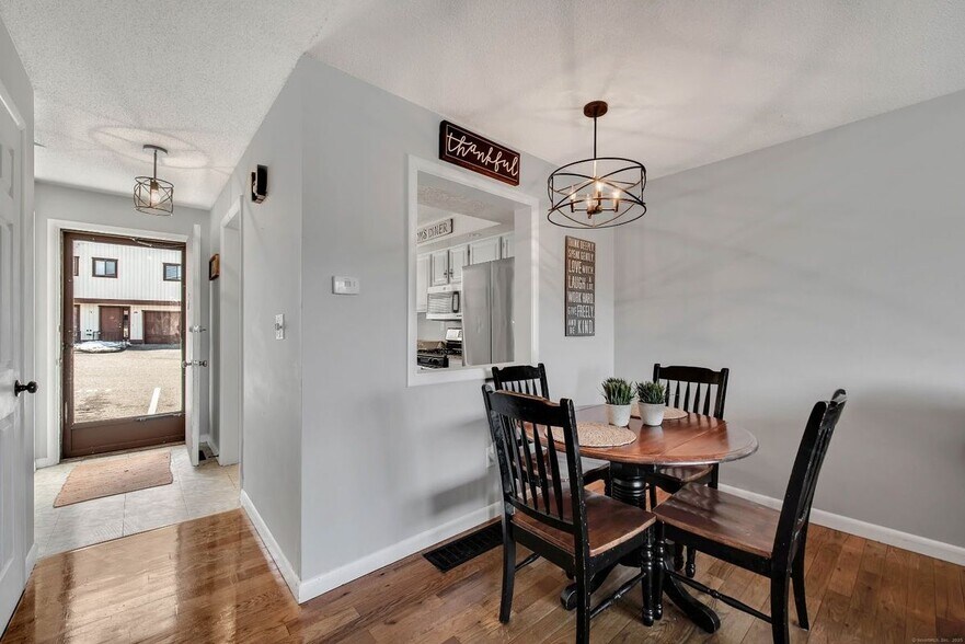 Building Photo - 157 Beacon Hill Common