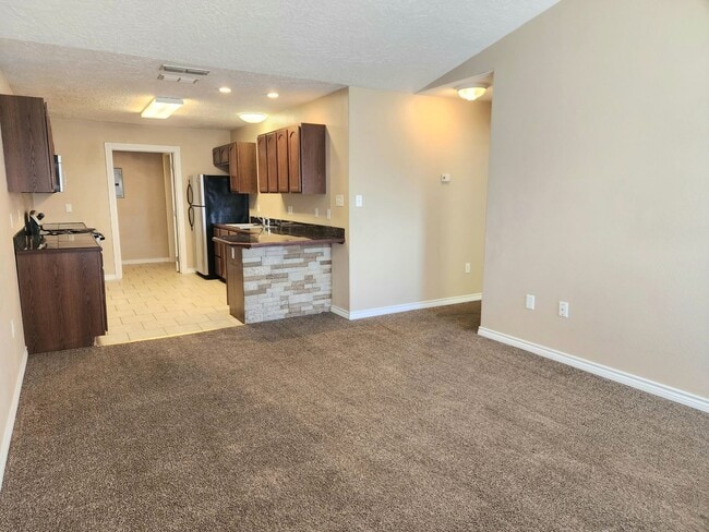 Building Photo - 412 W University Dr