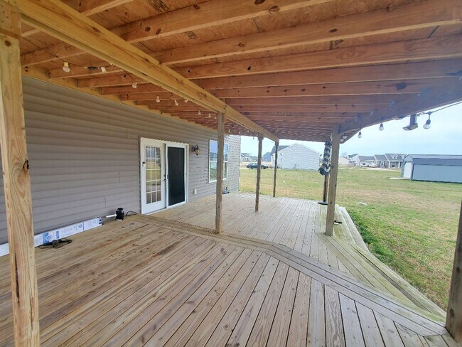 Building Photo - Luxurious 4BR/2.5BA Home with Spacious Living Spaces and Elegant Touches