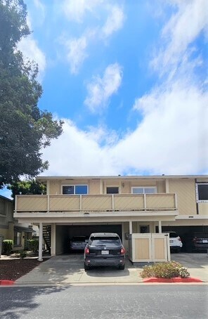 Building Photo - 1829 Cherokee Dr