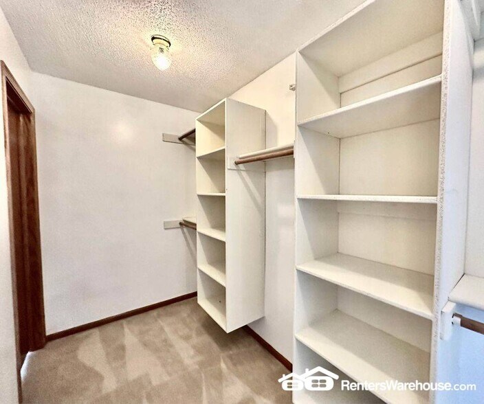 Building Photo - 2048 Walnut St