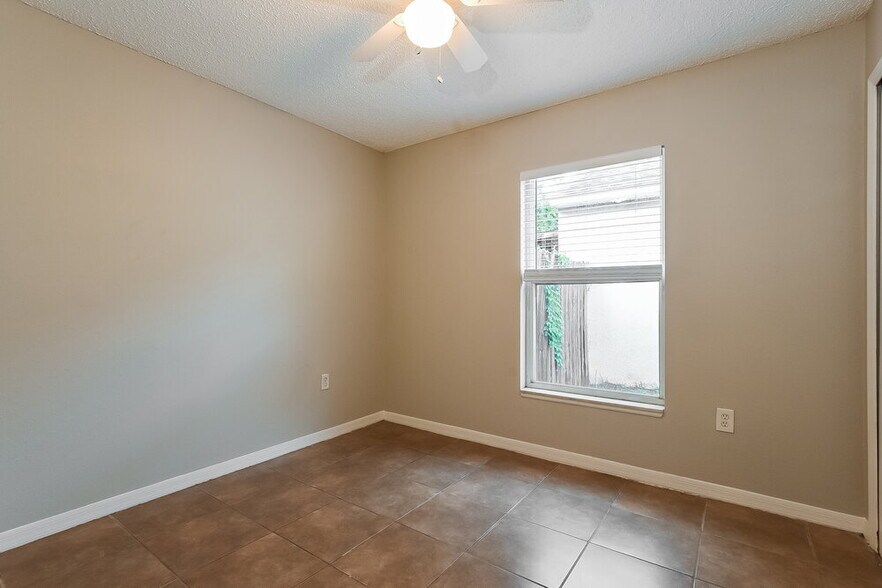 Building Photo - 160 Gleason Cove