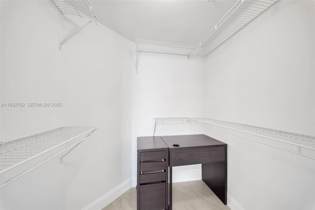 Building Photo - 17150 N Bay Rd