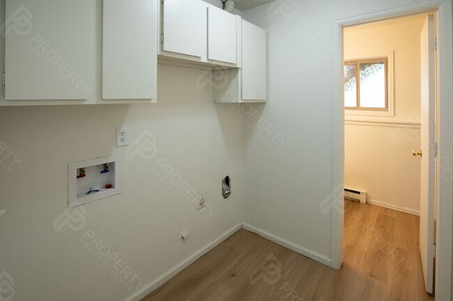 Building Photo - Single Family Home for Rent in Rifle